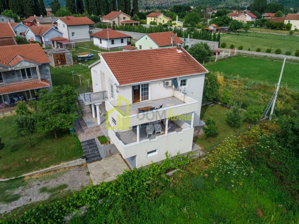 Dvosoban stan 120m2, Spuž